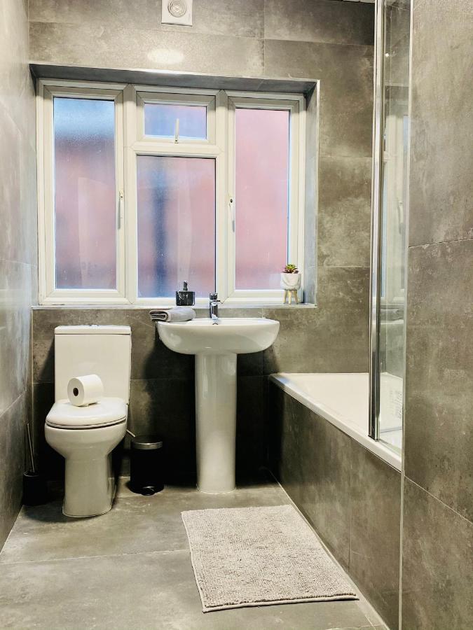 Willesden Green Rooms London Exterior photo