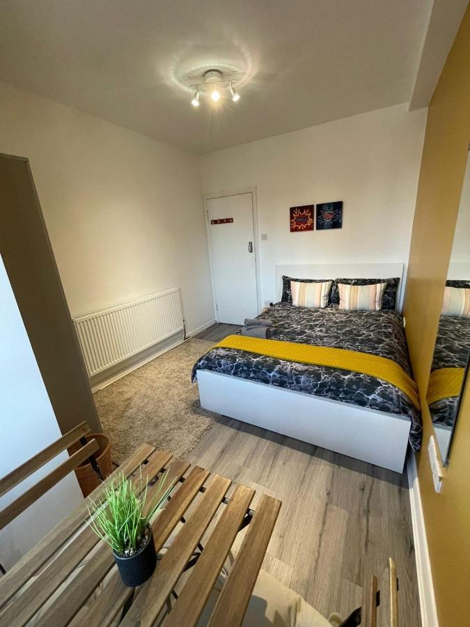 Willesden Green Rooms London Exterior photo