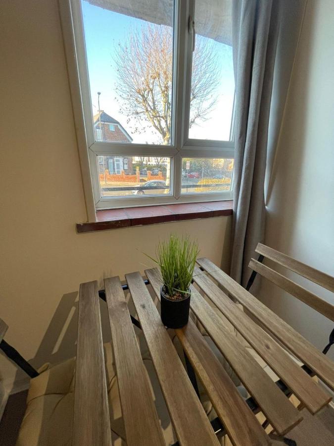 Willesden Green Rooms London Exterior photo