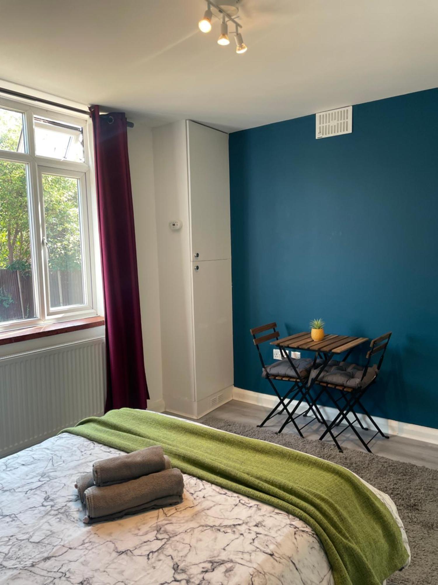 Willesden Green Rooms London Exterior photo