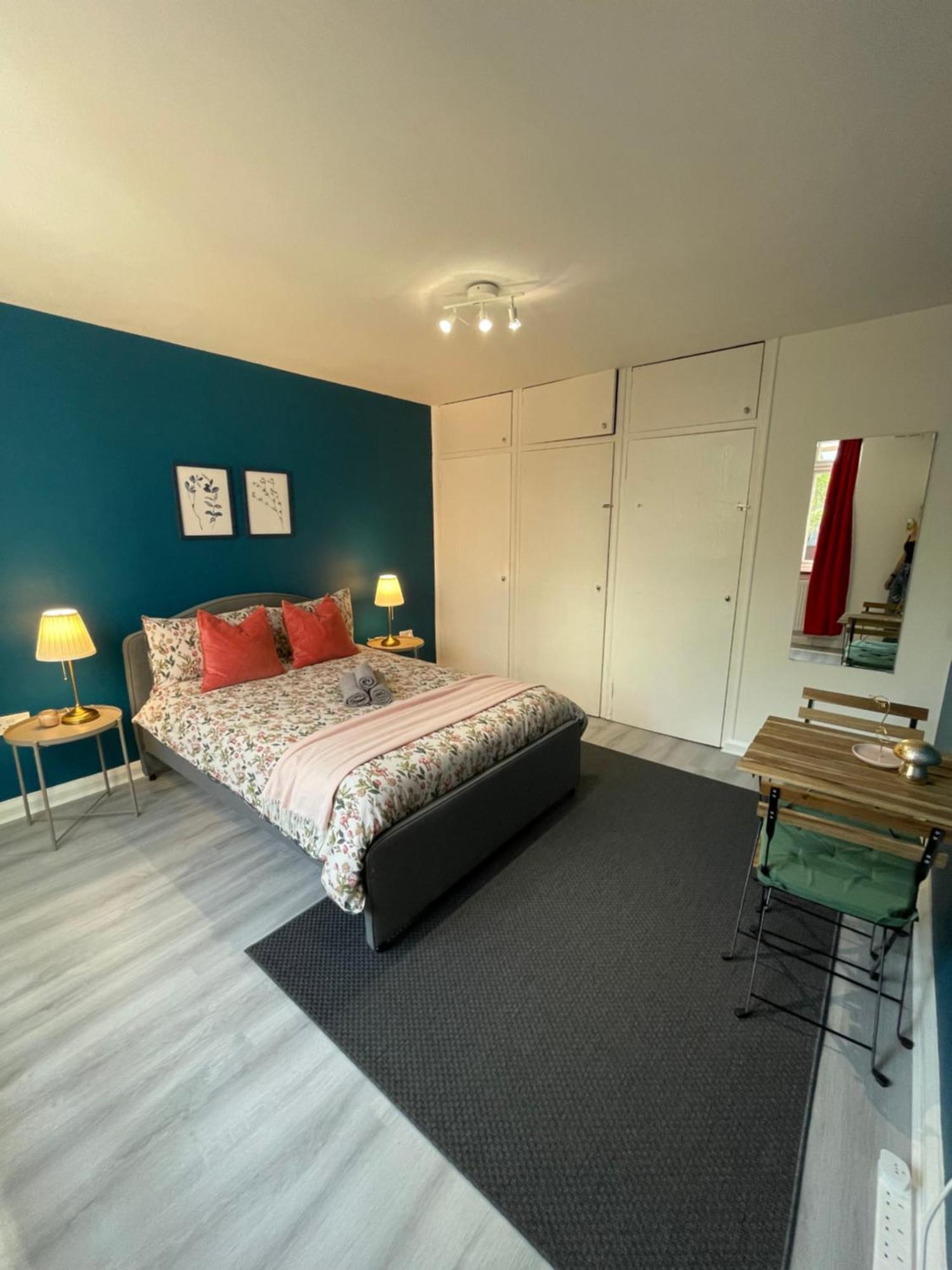Willesden Green Rooms London Exterior photo