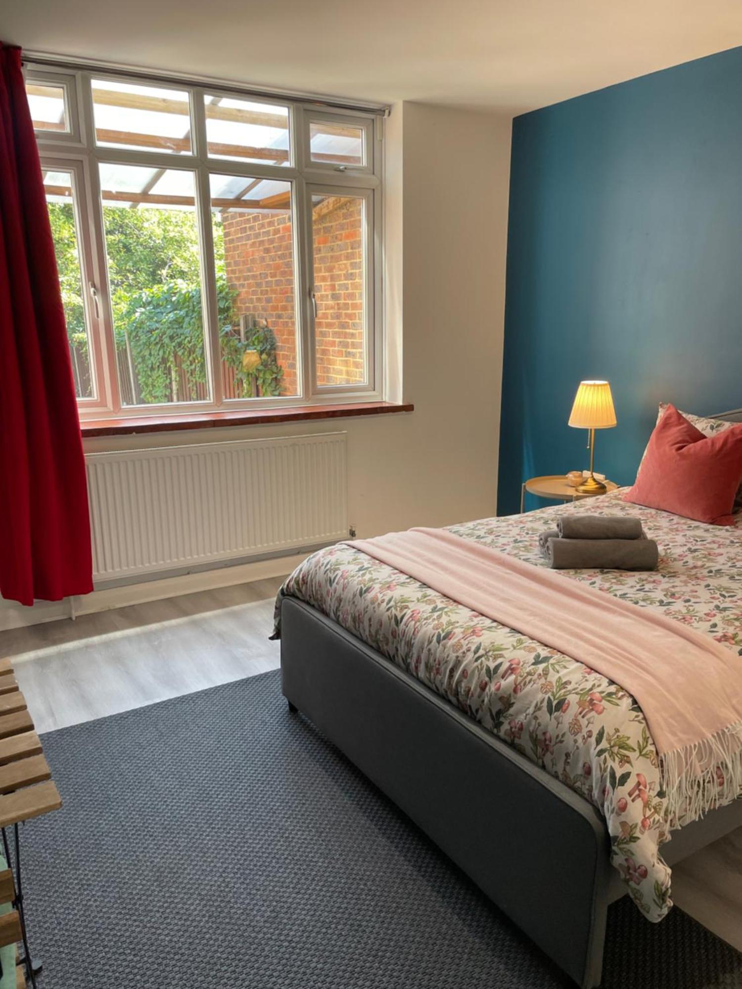 Willesden Green Rooms London Exterior photo