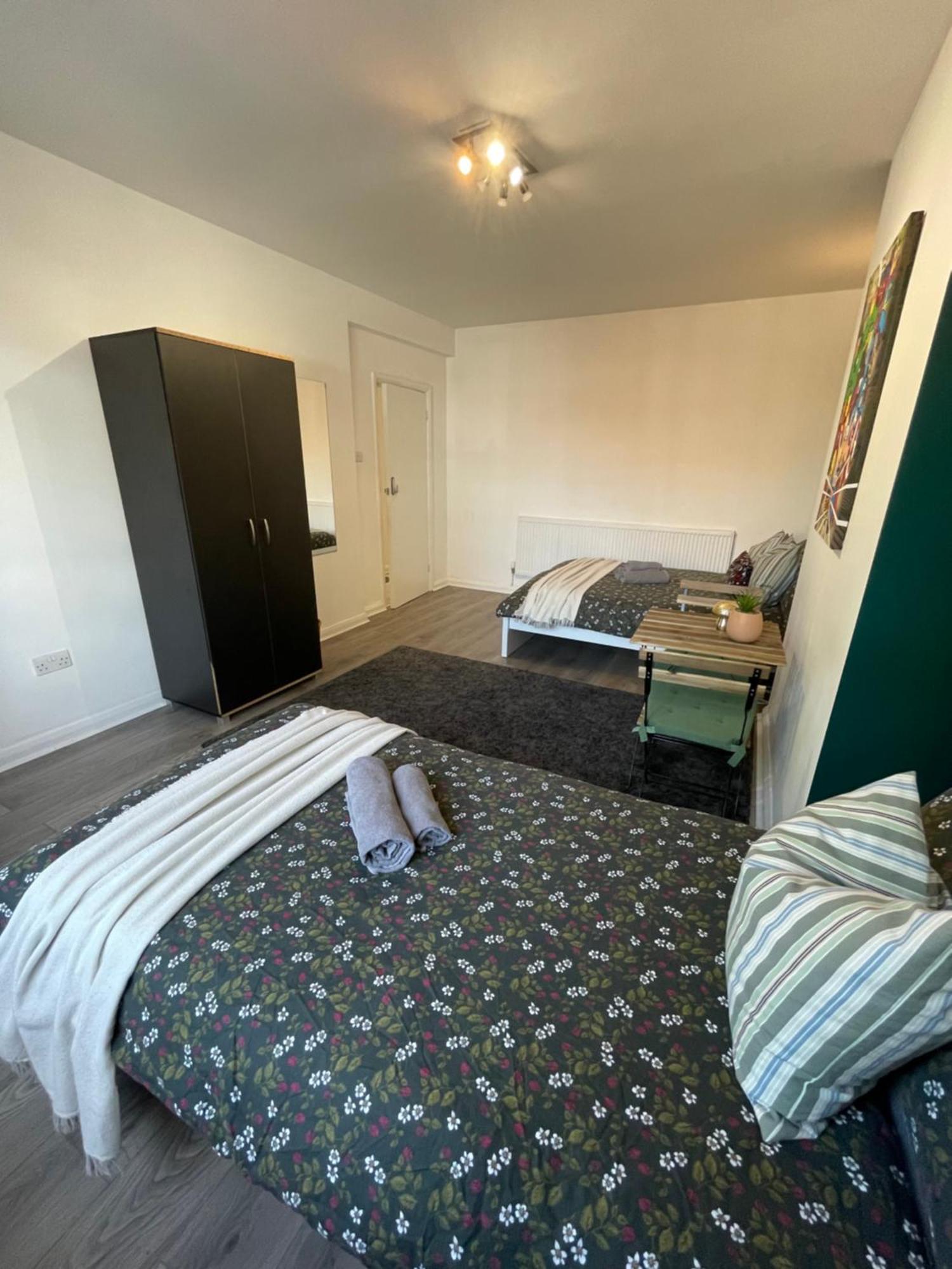 Willesden Green Rooms London Exterior photo