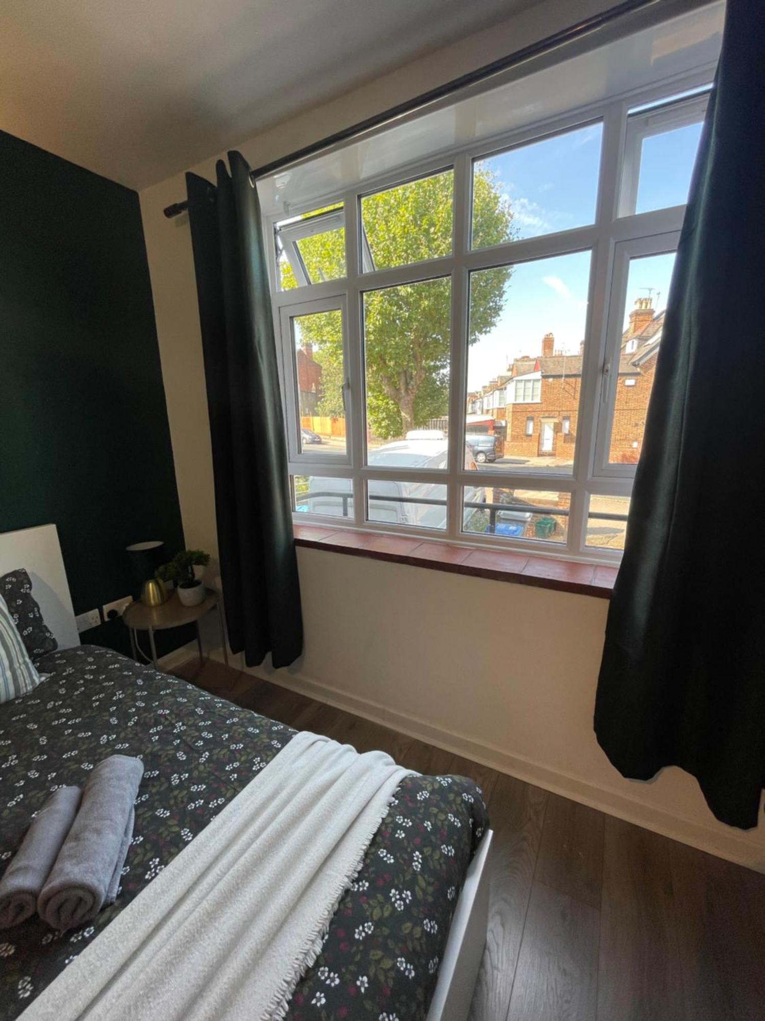 Willesden Green Rooms London Exterior photo